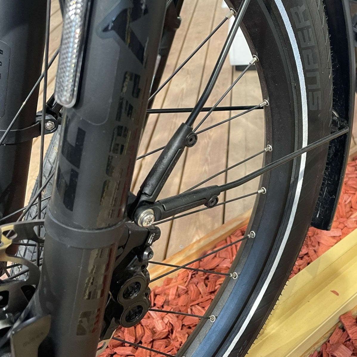 Fixation à gauche de tringle de garde-boue avant SKS - Riese & Müller