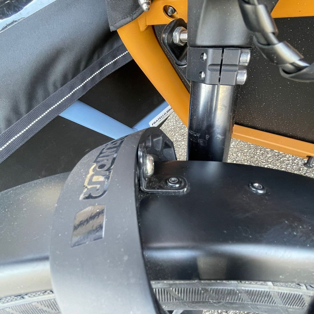 90° high mudguard bracket front - Riese & Müller